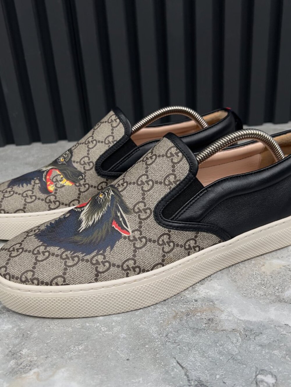Gucci Dublin Wild Wolf GG Supreme Slip-On Beige Leather 8.5 G 9 US or 42.5 EUR